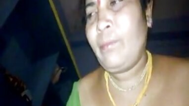 Seksi siyah kedi arasında ona üzerinde şişmantürkporno kamera