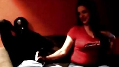 Siyah ve krem tivitir porno şişman bardakta uyu