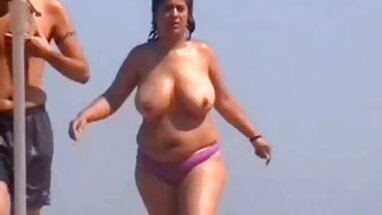 Duştan sonra anne ve sisman turbanli oğlu
