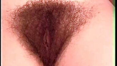 Küçük memeli ve harika bir vücut ile yaşlı porno şişman türk kadın