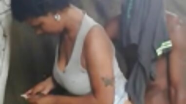 Ayak bileklerini tut ve yukarı it turbanlı şişman porno